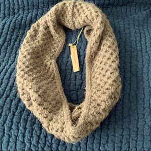 NEW Justin & Taylor Infinity Scarf